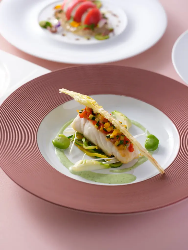 長崎マリオットホテル開業以来初 母の日限定ケーキ「フルール・ド・カーネーション」の予約受付を開始【JR九州ホテルズアンドリゾーツ】 画像 4