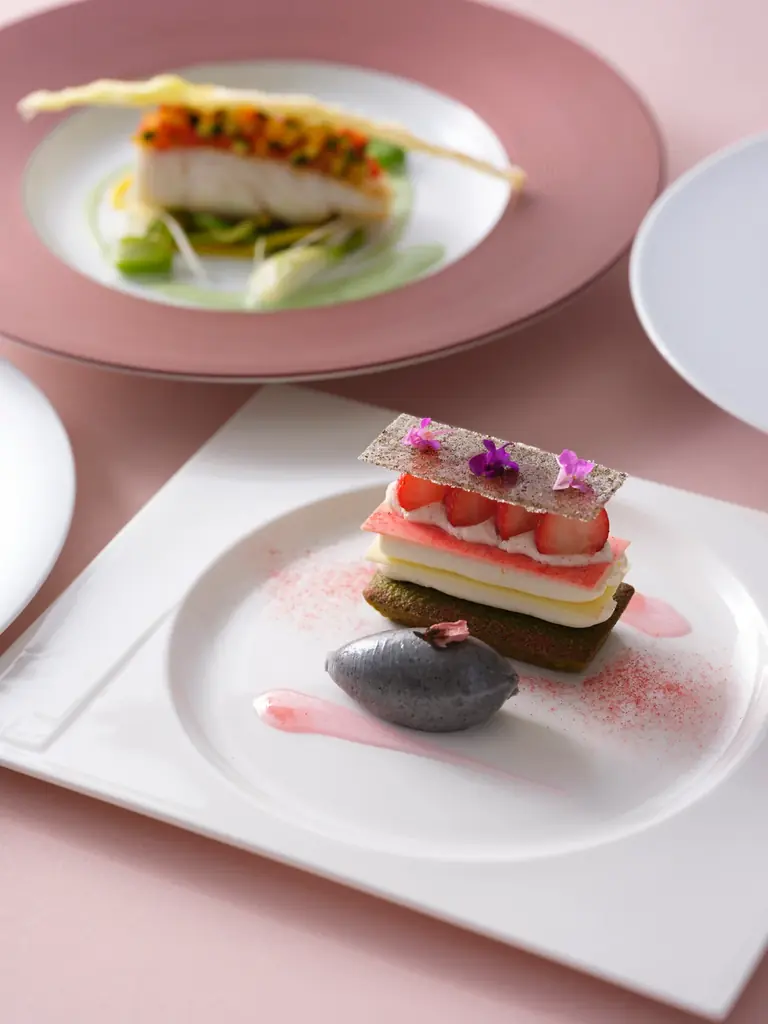 長崎マリオットホテル開業以来初 母の日限定ケーキ「フルール・ド・カーネーション」の予約受付を開始【JR九州ホテルズアンドリゾーツ】 画像 5