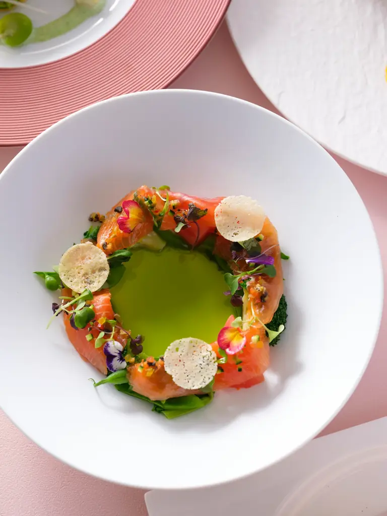 長崎マリオットホテル開業以来初 母の日限定ケーキ「フルール・ド・カーネーション」の予約受付を開始【JR九州ホテルズアンドリゾーツ】 画像 6