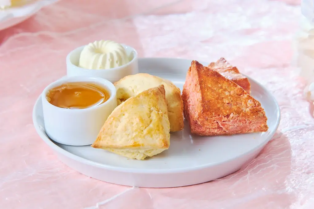 いちごと抹茶の甘美なマリアージュに心躍る！新緑の季節を楽しむスイーツコレクション『初夏のいちごと抹茶アフタヌーンティー』全国4都市で期間限定販売 画像 7