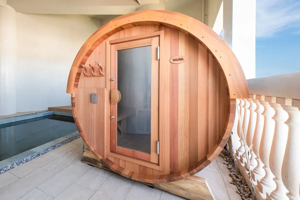 【沖縄リゾート最旬スタイル　「サウナ×プライベート×プール」で心身を解き放つ。ゴールドスイート全室バレルサウナ導入記念　2026年4月21日よりお得な宿泊プランが登場】 画像 2