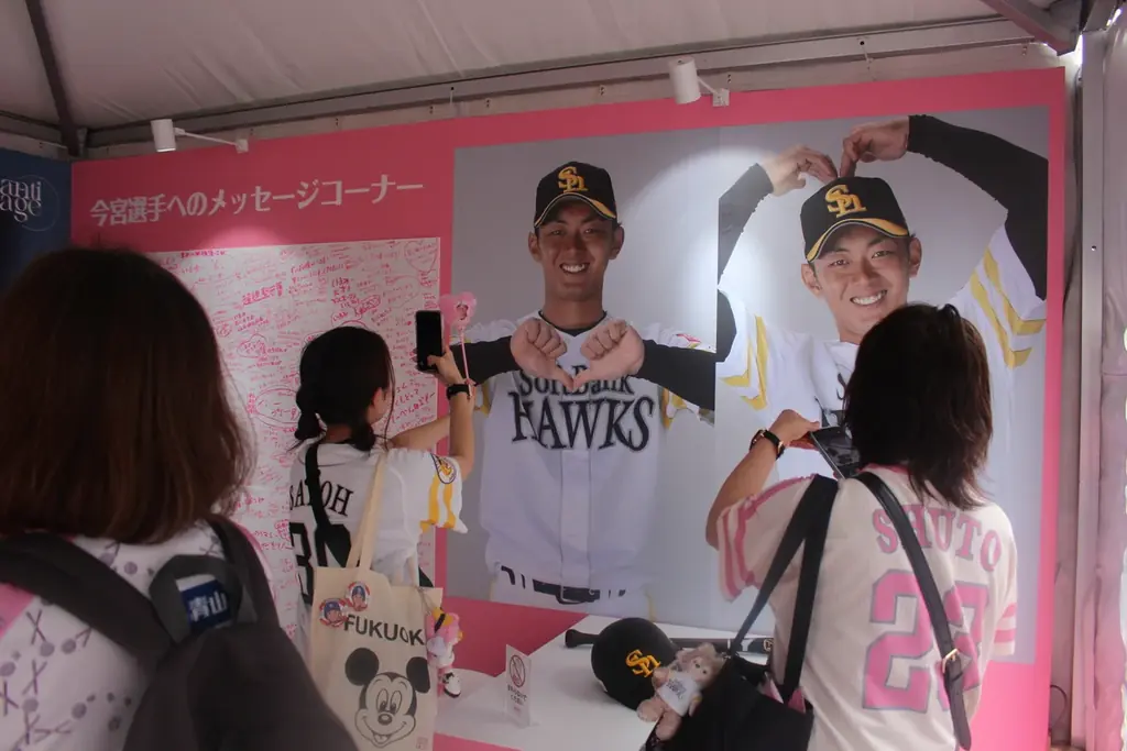 【福岡ソフトバンクホークス】5/8ピンクフルデー始球式にハローキティ登場！コラボグッズ販売も♪ 画像 14