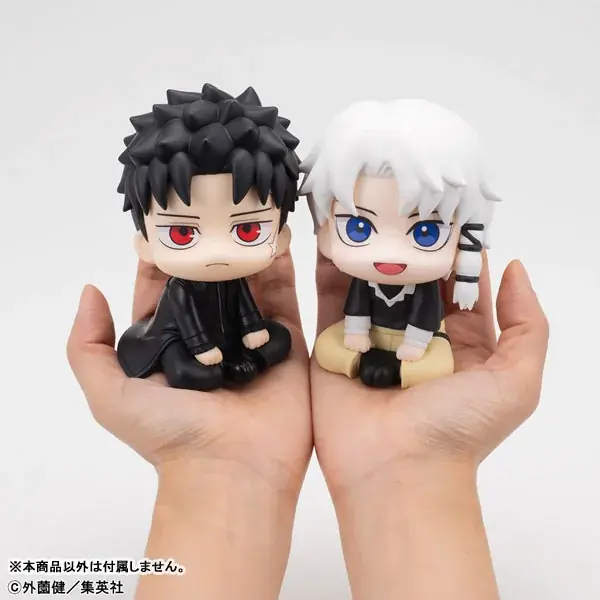 『カグラバチ』より「六平千鉱」「漣伯理」が、見上げ＆おすわりポーズのフィギュアシリーズ「るかっぷ」に登場。 画像 2