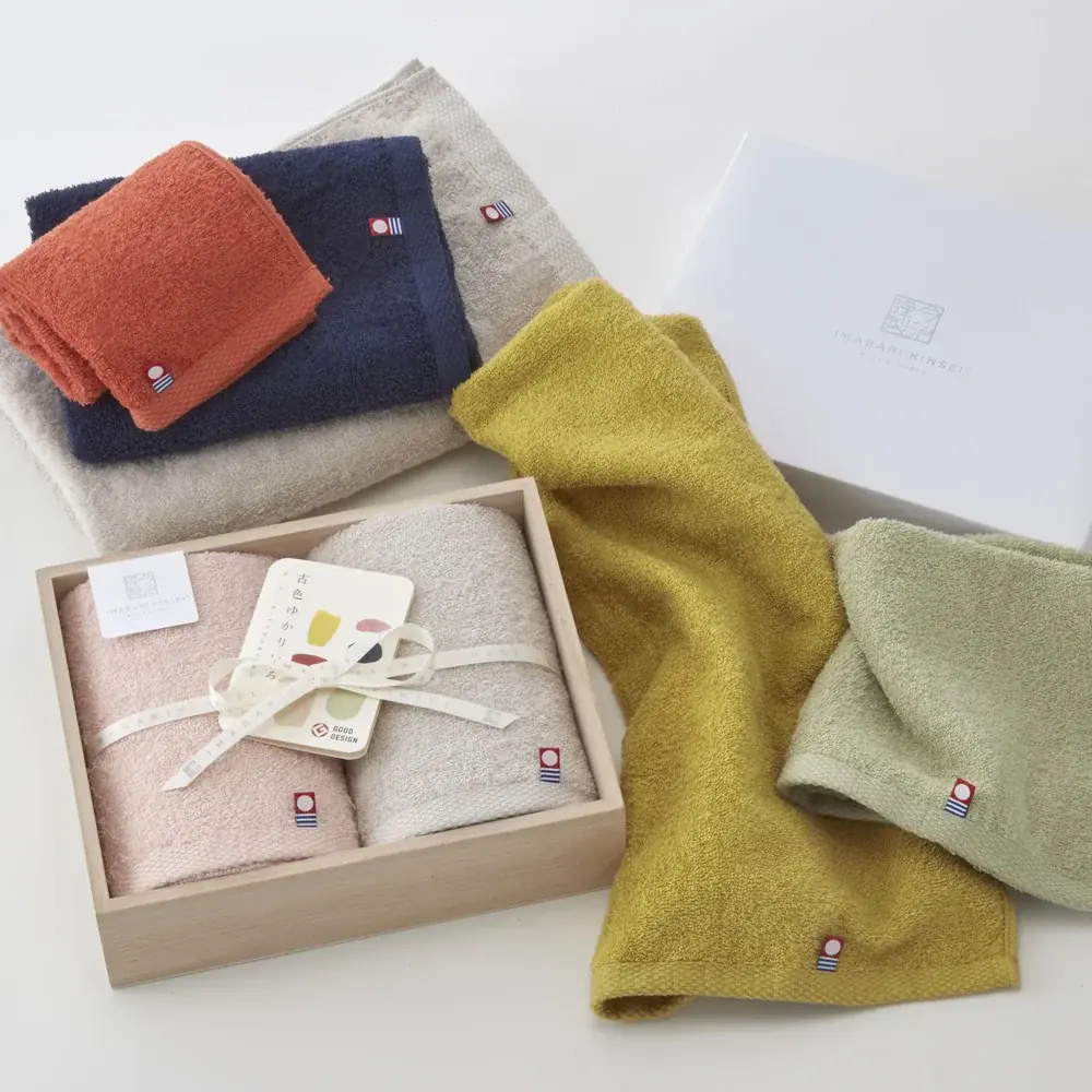 大好きなお母さんへ、心温まる「ありがとう」を。母の日ギフトに最適な、限定刺繍入りハンカチや上質な木箱入りタオルを発売 画像 4