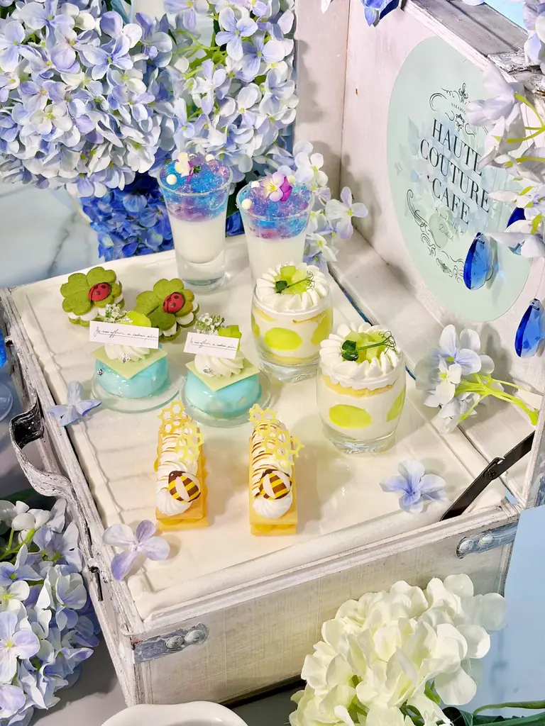 【HAUTE COUTURE CAFE 中目黒】きらめく雨粒と色づく紫陽花が彩る雨上がりの宝石箱のようなアフタヌーンティー「Hydrangea × Rain Jewels Afternoon Tea」 画像 4