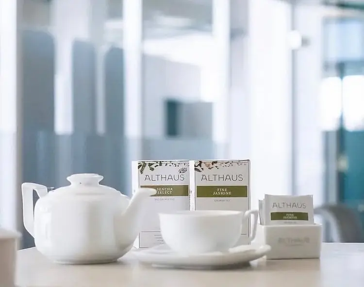 【HAUTE COUTURE CAFE 中目黒】きらめく雨粒と色づく紫陽花が彩る雨上がりの宝石箱のようなアフタヌーンティー「Hydrangea × Rain Jewels Afternoon Tea」 画像 6