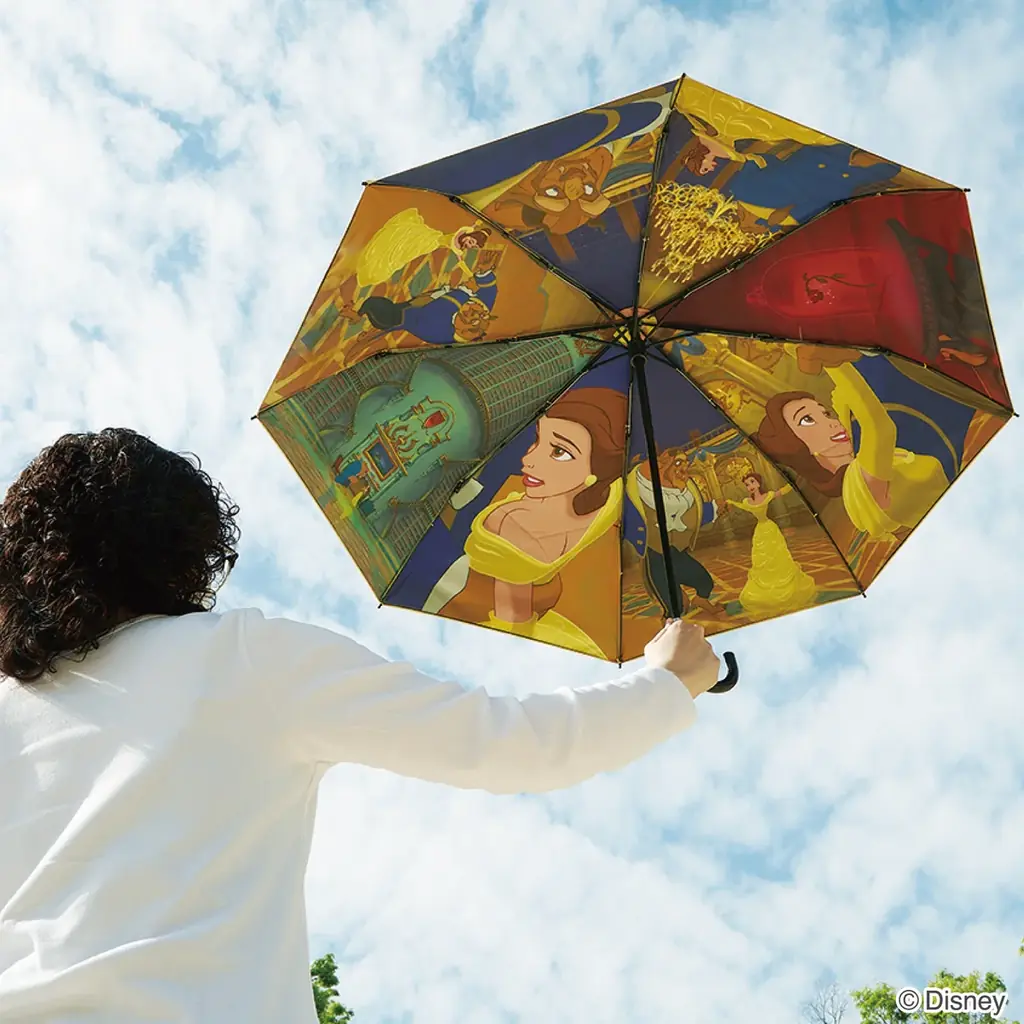 【ディズニー】映画の名シーンが傘の内側に広がる晴雨兼用折りたたみ傘！スケーターよりDisney THE MARKET in 阪急うめだ本店にて先行発売 画像 1