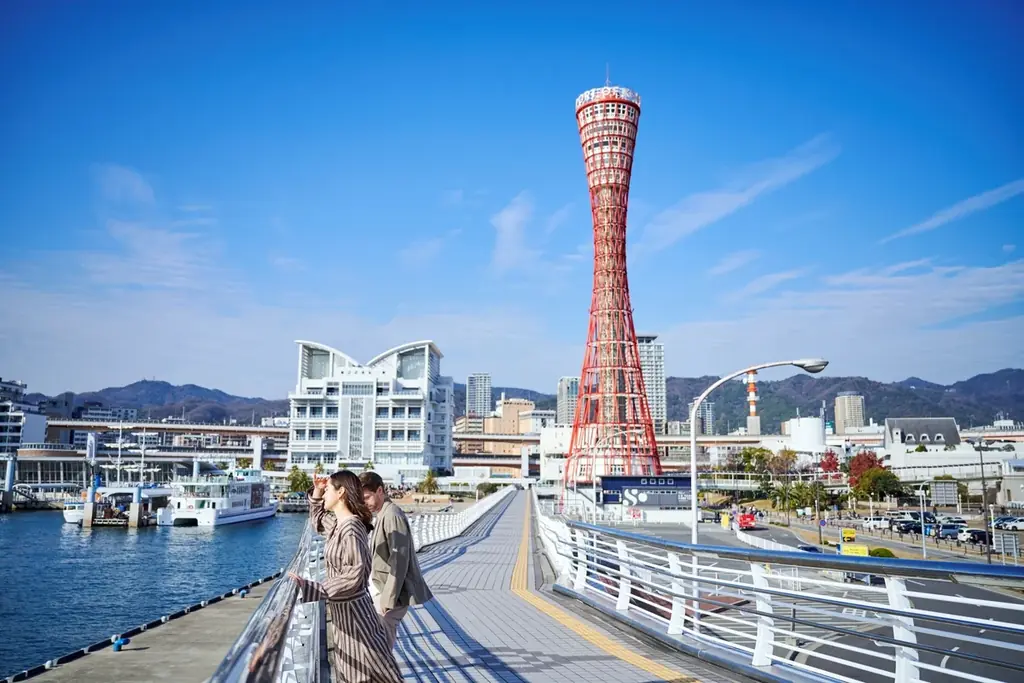 【神戸メリケンパークオリエンタルホテル】神戸初！幻想的な都市型水族館「átoa」で花束サプライズ　大切な人との記念日を彩る“アニバーサリーステイプラン”販売 画像 2