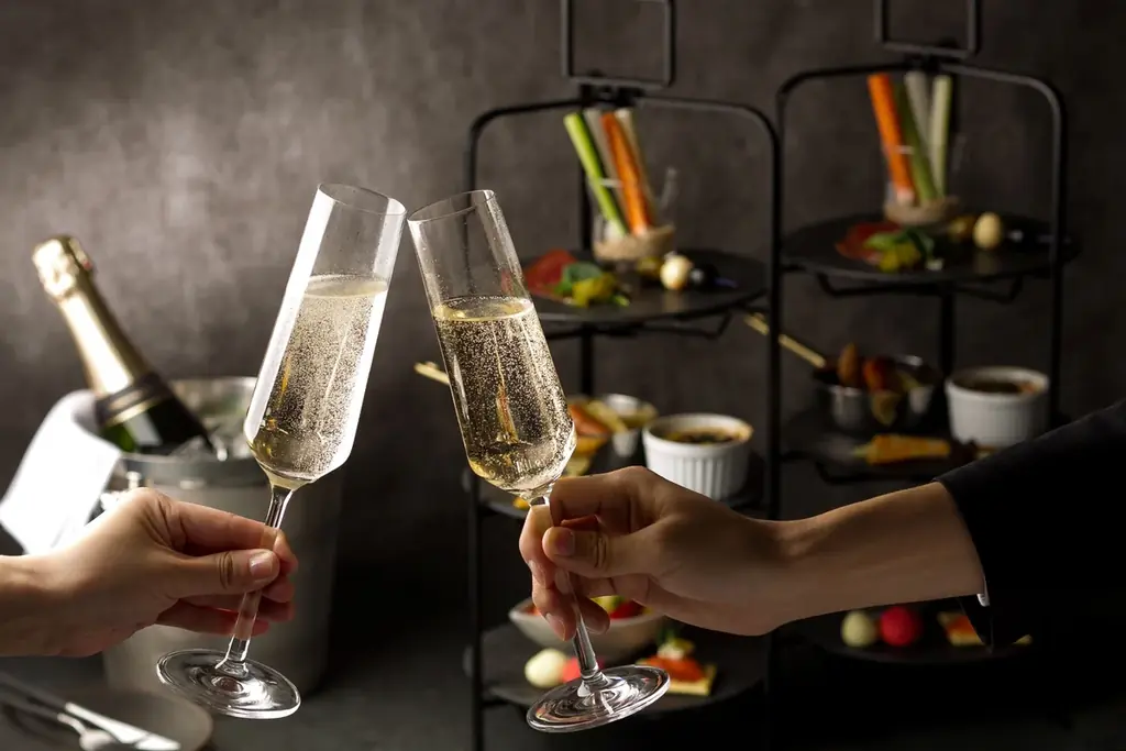 【神戸メリケンパークオリエンタルホテル】神戸初！幻想的な都市型水族館「átoa」で花束サプライズ　大切な人との記念日を彩る“アニバーサリーステイプラン”販売 画像 4