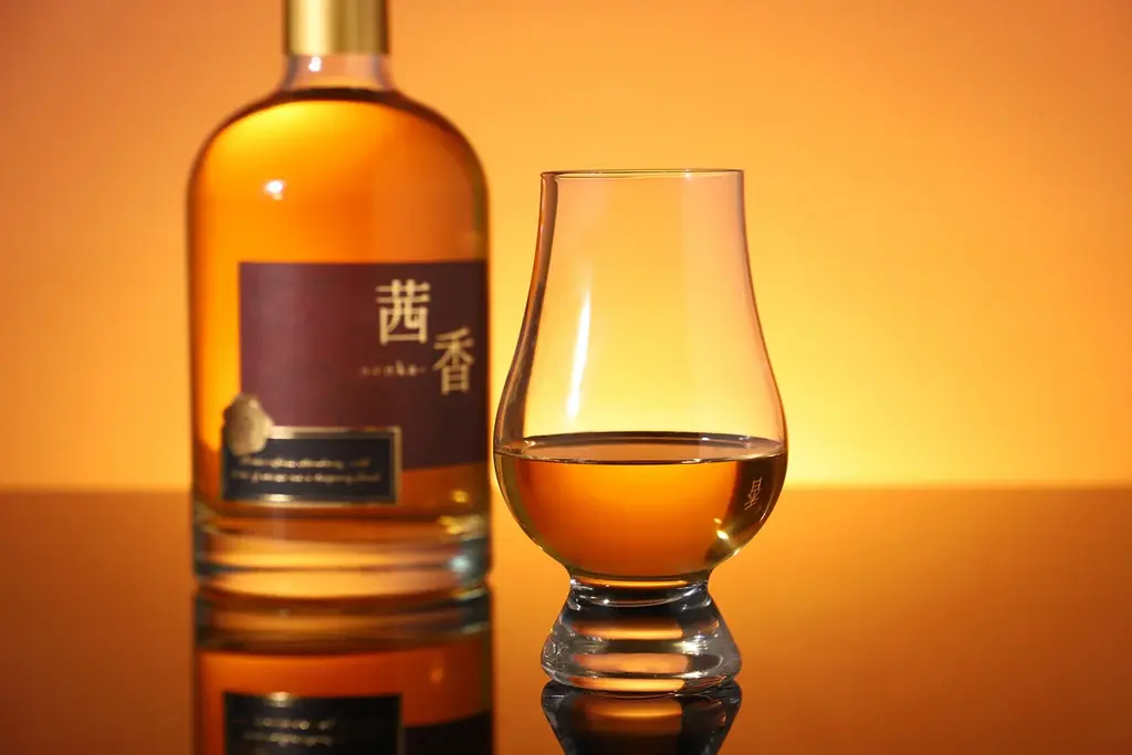 国産苺の濃密な甘さが香るウイスキー「茜香 -senka-」が販売開始 画像 3