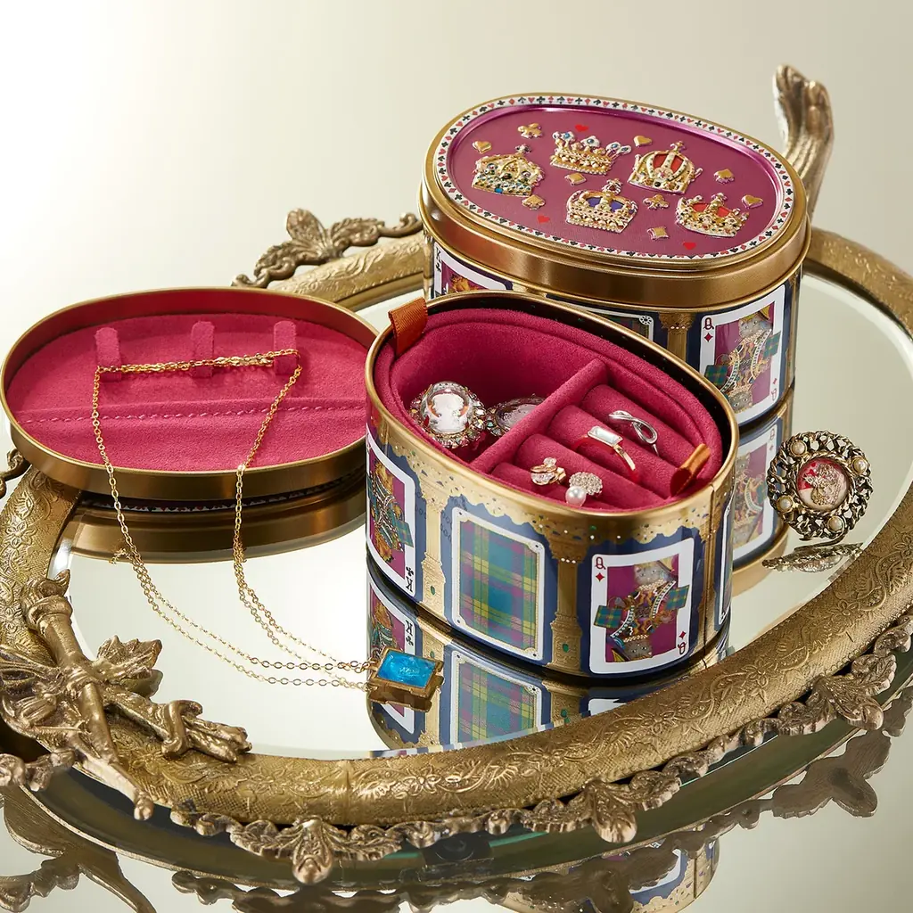 青山デカーボ初の店舗を伊勢丹新宿店にオープン！「ネコの宝石」付きの店舗限定『ネコのトランプ缶』も新発売 画像 11