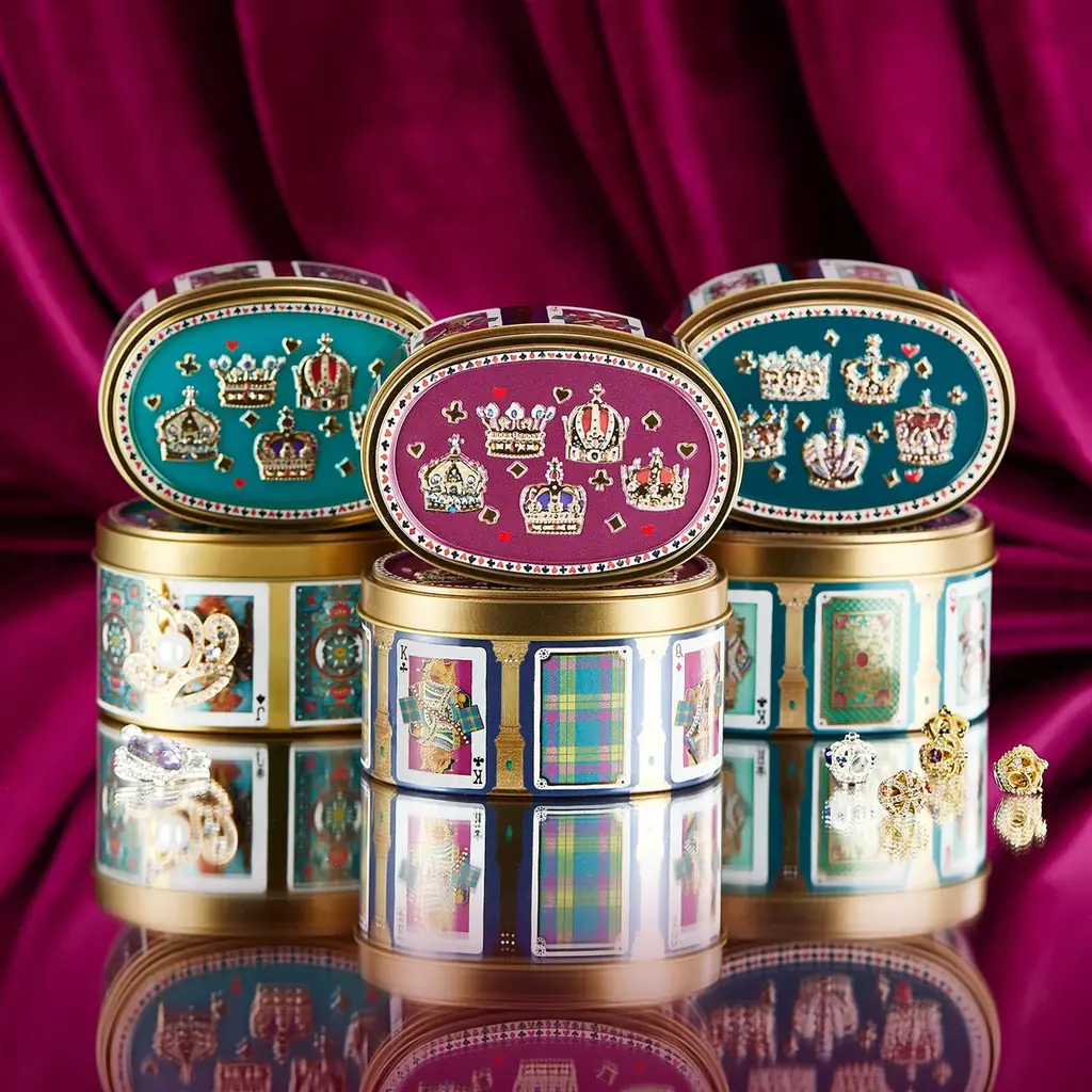 青山デカーボ初の店舗を伊勢丹新宿店にオープン！「ネコの宝石」付きの店舗限定『ネコのトランプ缶』も新発売 画像 3