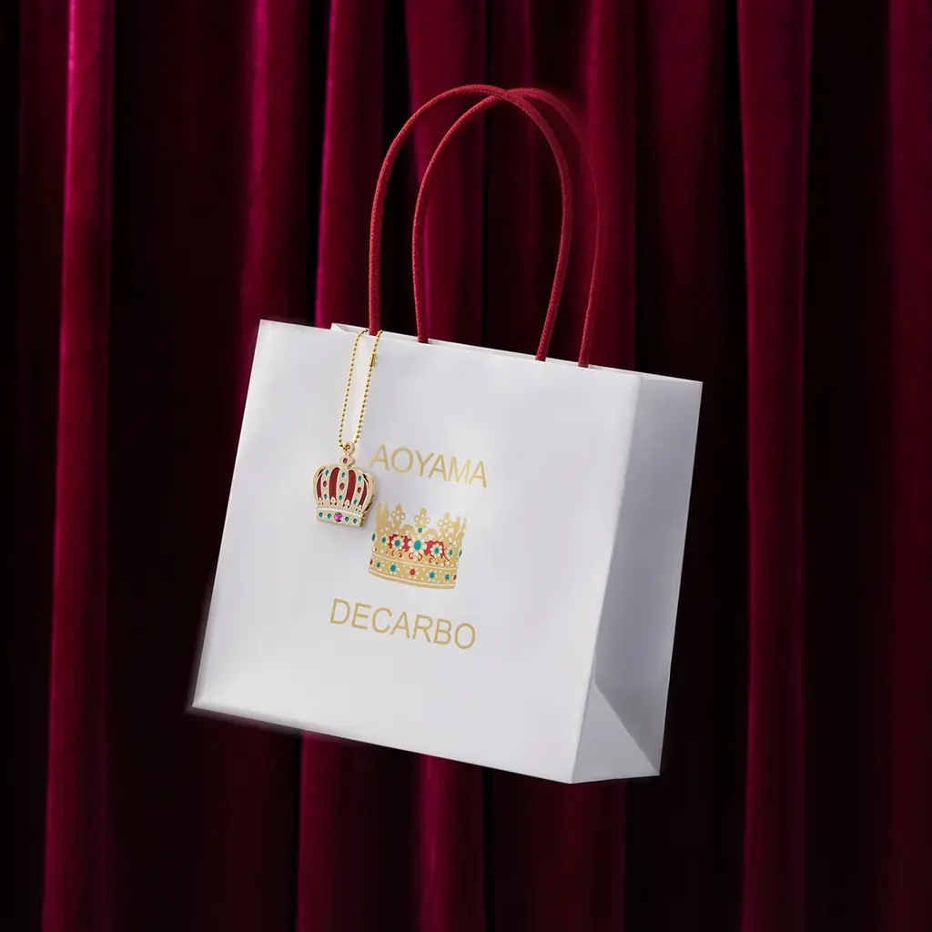 青山デカーボ初の店舗を伊勢丹新宿店にオープン！「ネコの宝石」付きの店舗限定『ネコのトランプ缶』も新発売 画像 8