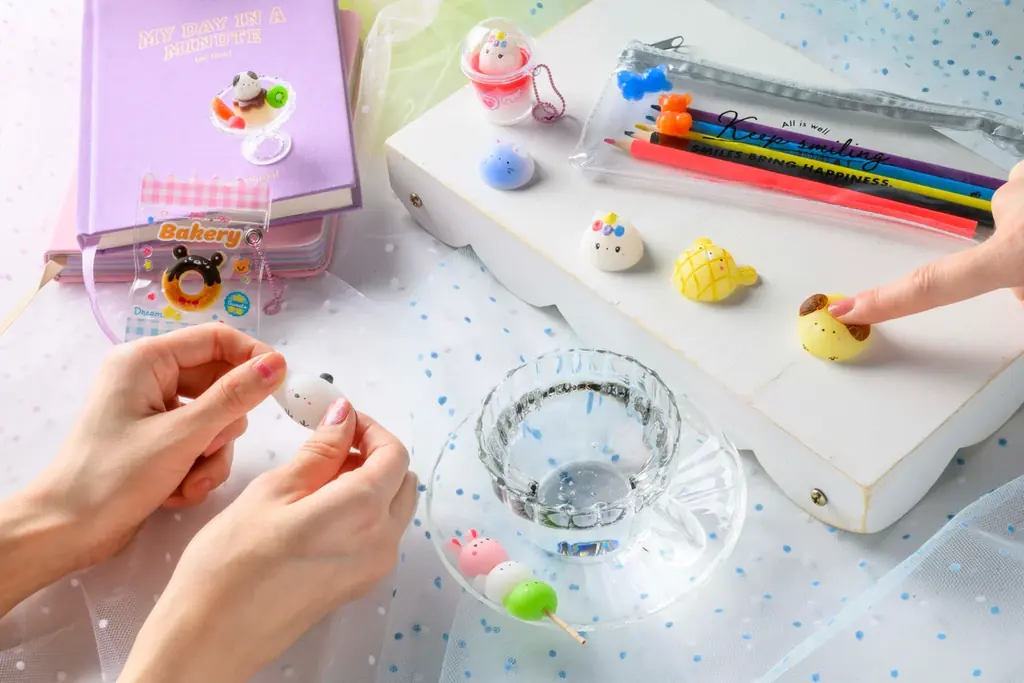 もちぷに感触のスクイーズが10個作れる★「シマエナガ大福」など、かわいい作品がいっぱい作れる『もちぷにどうぶつの おかしやさんスクイーズ』が新登場！　もっちりシールにもできる！ 画像 5