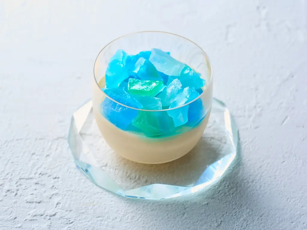 JR大宮駅「エキュート大宮/大宮 ノース」「アメジスト」や「エメラルド」などの宝石をイメージした、グラススイーツが限定・新発売！「初夏のプリズム～心おどるきらめき集めました～」フェア初開催！ 画像 2