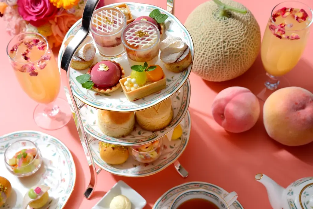 【ホテル椿山荘東京】桃のヴェリーヌやメロンのタルトなど、夏の果実スイーツが勢揃い「ピーチ×メロンアフタヌーンティー」7月1日よりスタート 画像 2