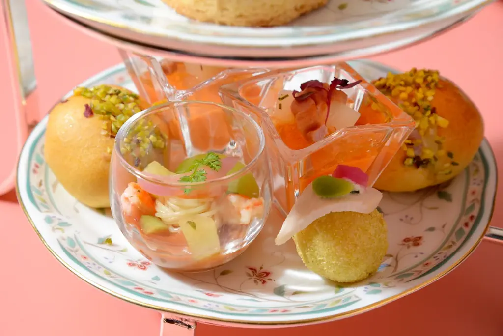 【ホテル椿山荘東京】桃のヴェリーヌやメロンのタルトなど、夏の果実スイーツが勢揃い「ピーチ×メロンアフタヌーンティー」7月1日よりスタート 画像 6
