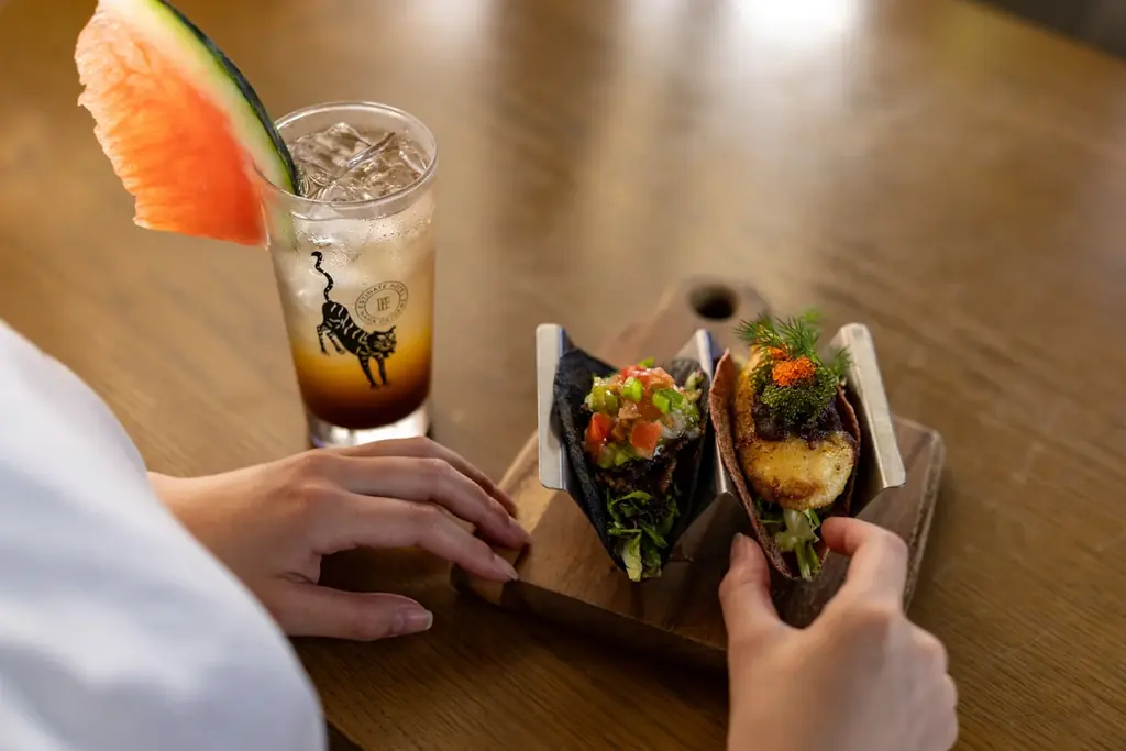 ライフスタイルホテル「ESTINATE HOTEL 那覇」にて、沖縄の夏の疲れも忘れる、今帰仁スイカが主役のかき氷パフェ＆クラフトコーラなど、夏季限定メニューが6月1日より登場 画像 4