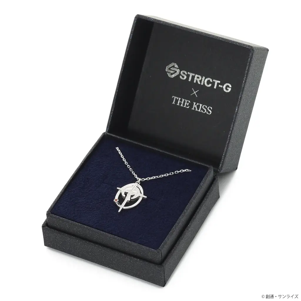 『機動戦士ガンダム 閃光のハサウェイ キルケーの魔女』とジュエリーブランド「THE KISS」とのコラボによるハサウェイとギギをモチーフにしたリングとマフティーマークをモチーフにしたネックレスが登場 画像 18