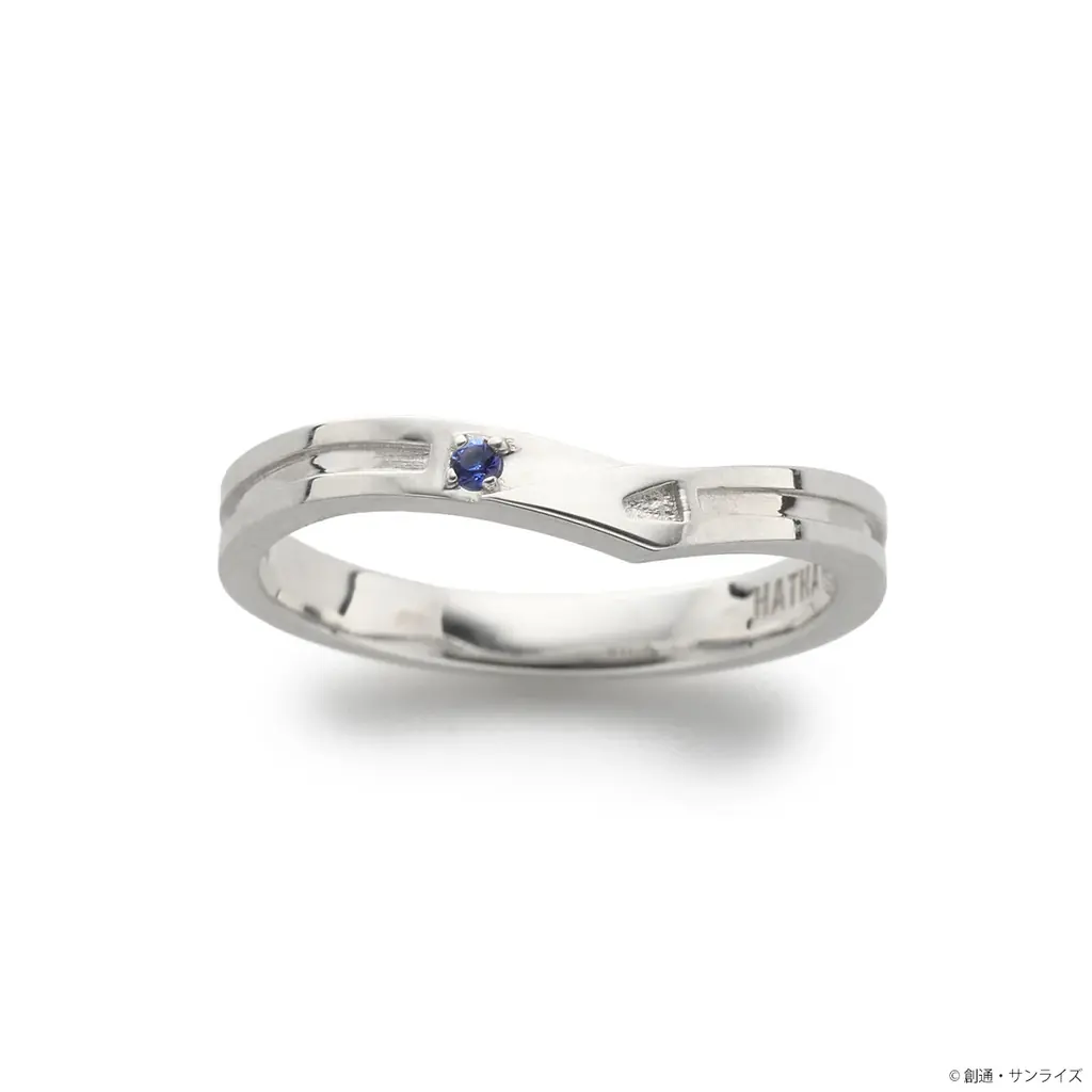 『機動戦士ガンダム 閃光のハサウェイ キルケーの魔女』とジュエリーブランド「THE KISS」とのコラボによるハサウェイとギギをモチーフにしたリングとマフティーマークをモチーフにしたネックレスが登場 画像 2