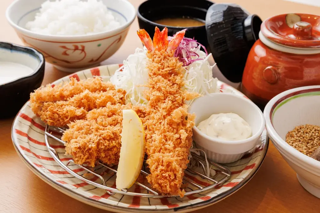 【 千葉市初 】揚げたての「熟成とんかつ」を、おかわり無限の “新潟産コシヒカリ” と共に。和歌山で90年以上愛される行列店『厚切りとんかつ よし平 東千葉店』が、4/28（火）誕生！ 画像 6