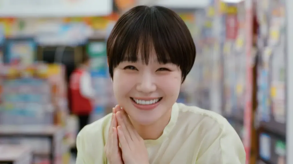 奈緒さんがコジマ店舗をステージに、笑顔きらめくハッピーオーラ全開で歌とダンスを披露！コジマ新TVCM「Big Sunny Smile踊り出しちゃう篇」　4月24日（金）よりオンエア 画像 6