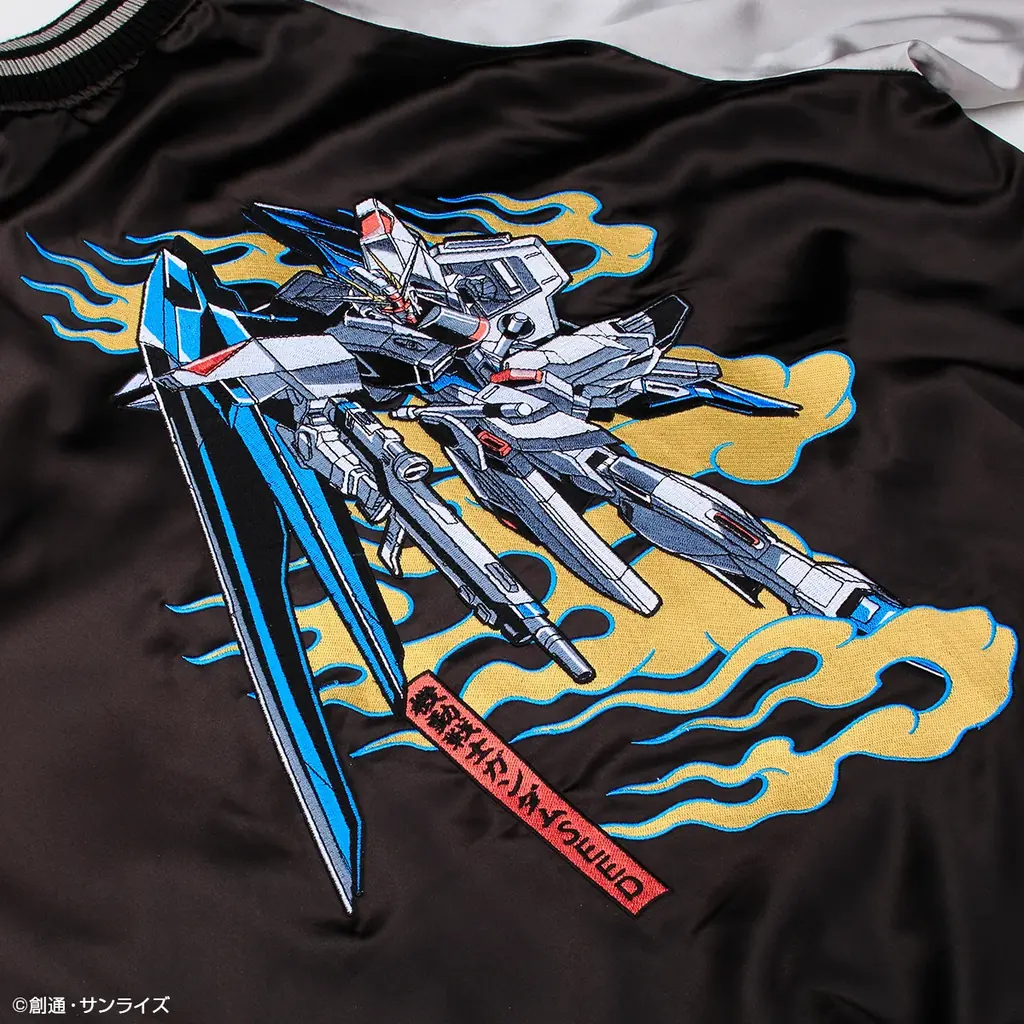 『機動戦士ガンダムSEED』よりリバーシブル仕様のスカジャンが登場！ 画像 7