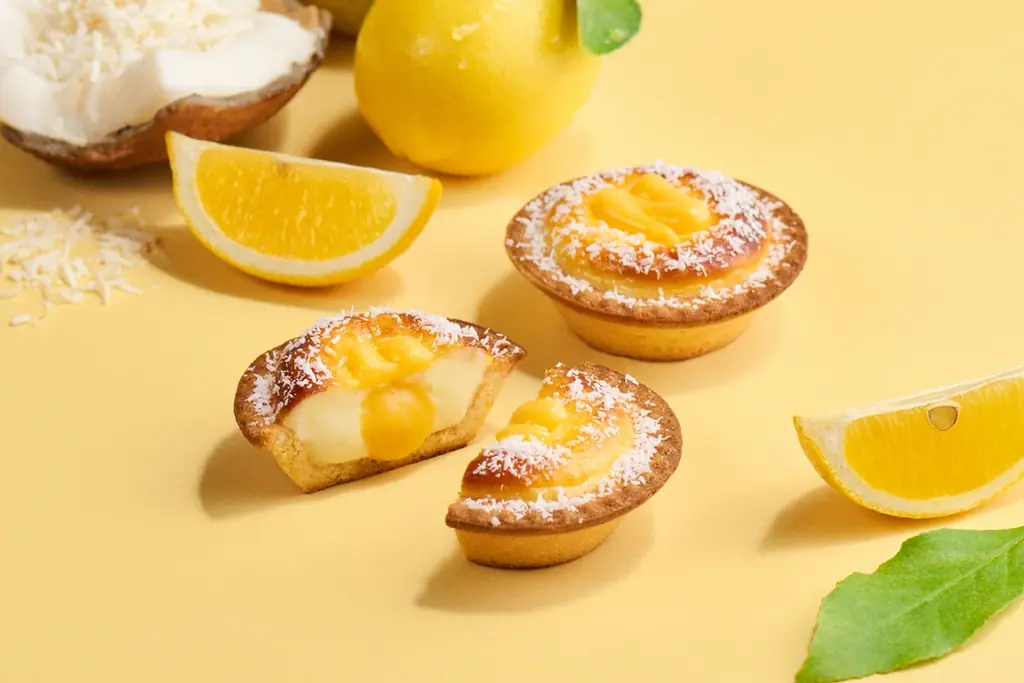 【季節限定】瀬戸内の恵みたっぷりなレモンスイーツが誕生！ココナッツで、爽やかさを底上げ！「焼きたてタルト レモンココナッツチーズ」 画像 3