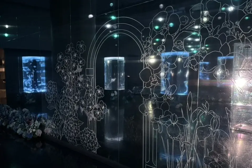 「クラゲ×花」で、生きものを新たな視点から楽しむ幻想的癒し空間へ！ 日比谷花壇、『マクセル アクアパーク品川』の空間装飾をプロデュース。 画像 3