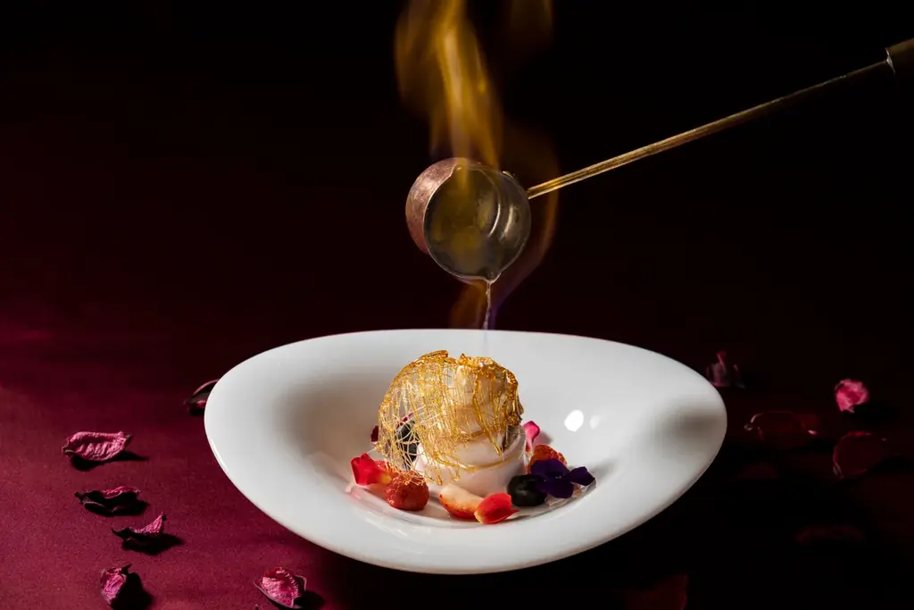 5/9・5/10母の日ディナー｜炎で仕上げるトロピカルスイーツ