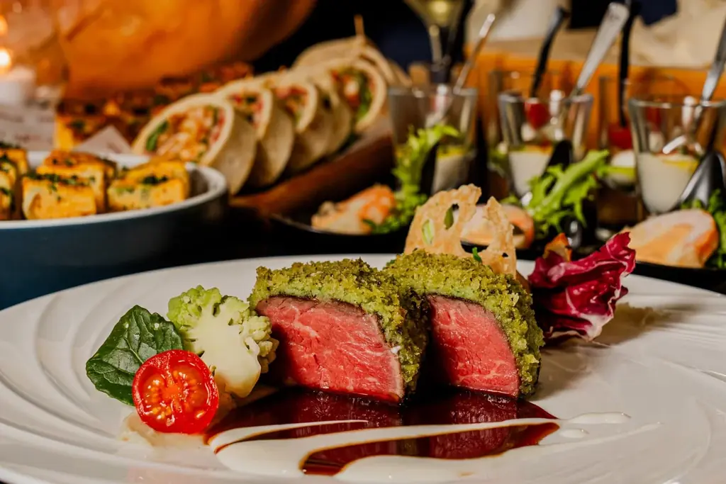 【母の日にフランベパフォーマンスのスイーツプレゼント】ディナーをご利用の女性のお客様限定でスペシャルディナースイーツをプレゼント | 沖縄・ラグナガーデンホテル 画像 3