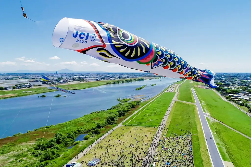 5月3日開催　加須の空に全長100mジャンボこいのぼり