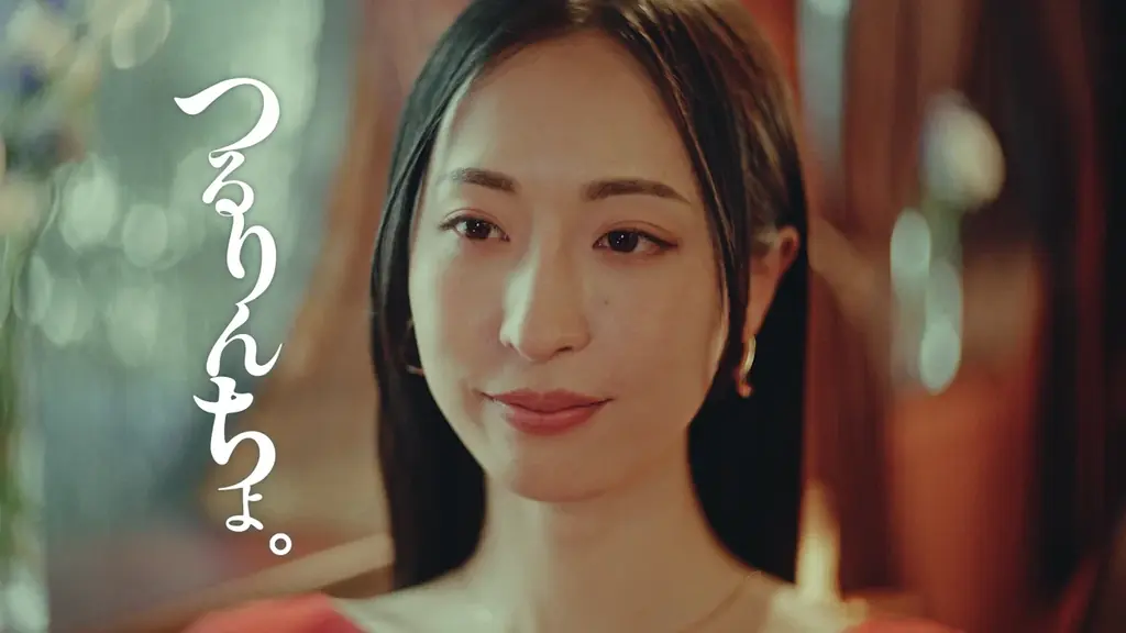 「梅雨りんちょ。しちゃう？」雨シーズンの髪悩みに寄り添うシャンプー『つるりんちょ。』、新TVCM「梅雨」篇を4月25日(土)より関東・関西で放送開始 画像 4