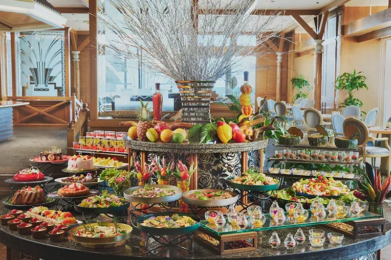 フレンチレストラン「フォーシーズン」リニューアルオープン！ 東シナ海を望む特等席で、週末ランチビュッフェ♪ オープン記念のワインフリーフロー6月28日まで 画像 1