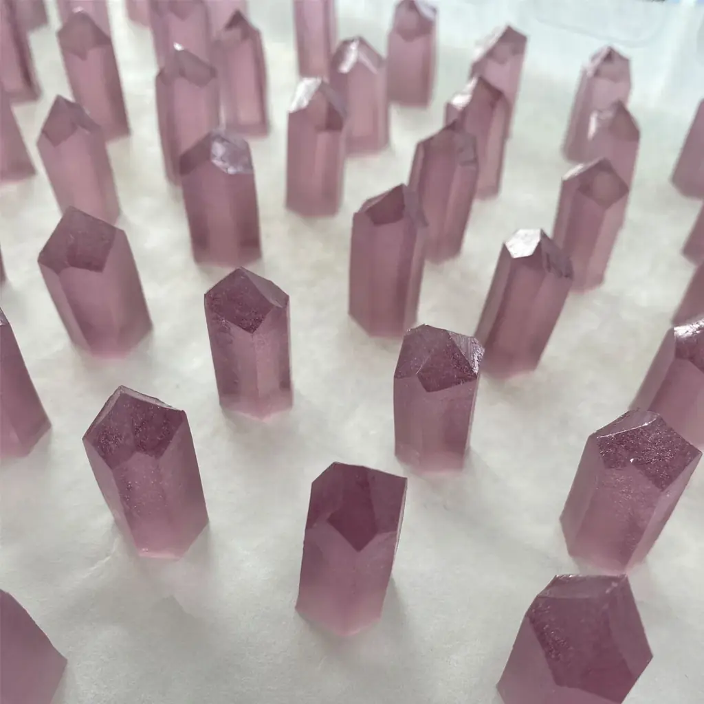 「本好きの下剋上」シリーズの世界観を再現したコラボ琥珀糖「魔石こうぶつヲカシ」が登場！ 画像 5