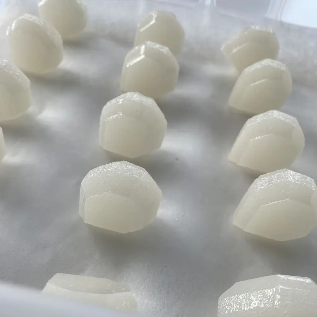 「本好きの下剋上」シリーズの世界観を再現したコラボ琥珀糖「魔石こうぶつヲカシ」が登場！ 画像 6