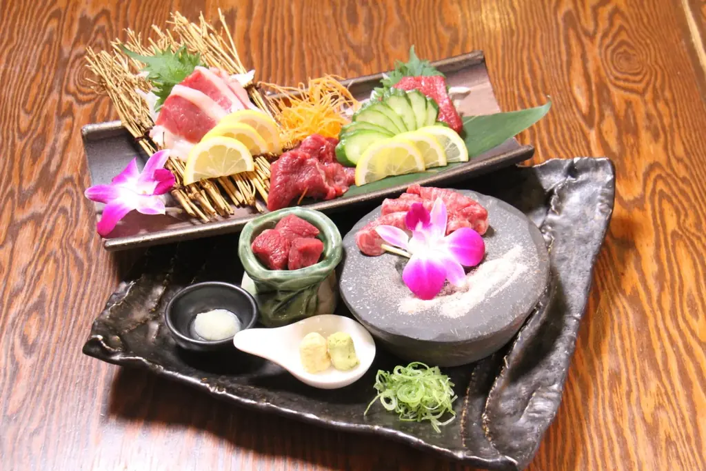 社長が酒蔵で惚れ込んだ“苺のクラフトジン”を数量限定提供！｜純国産馬刺しと朝引き鶏 にほんいち 大阪堺筋本町店 画像 4