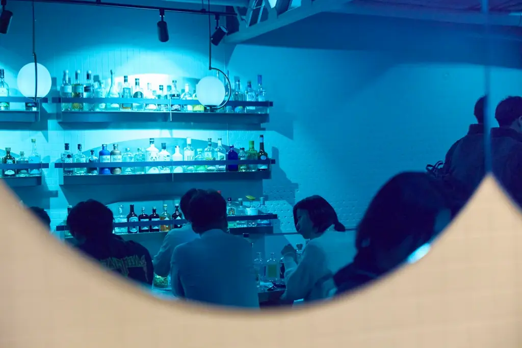 【新蒸留研究所 × Antonic】コラボレーションジン「大切な人と大切な記憶に寄り添う香りに関する探究 -Red letter day-」を2026年5月7日発売 画像 7