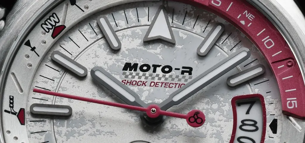 バイクライダー向け時計「MOTO-R」から、TVアニメ「終末ツーリング」とのコラボレーションウォッチが限定405本生産で発売開始！ 画像 3