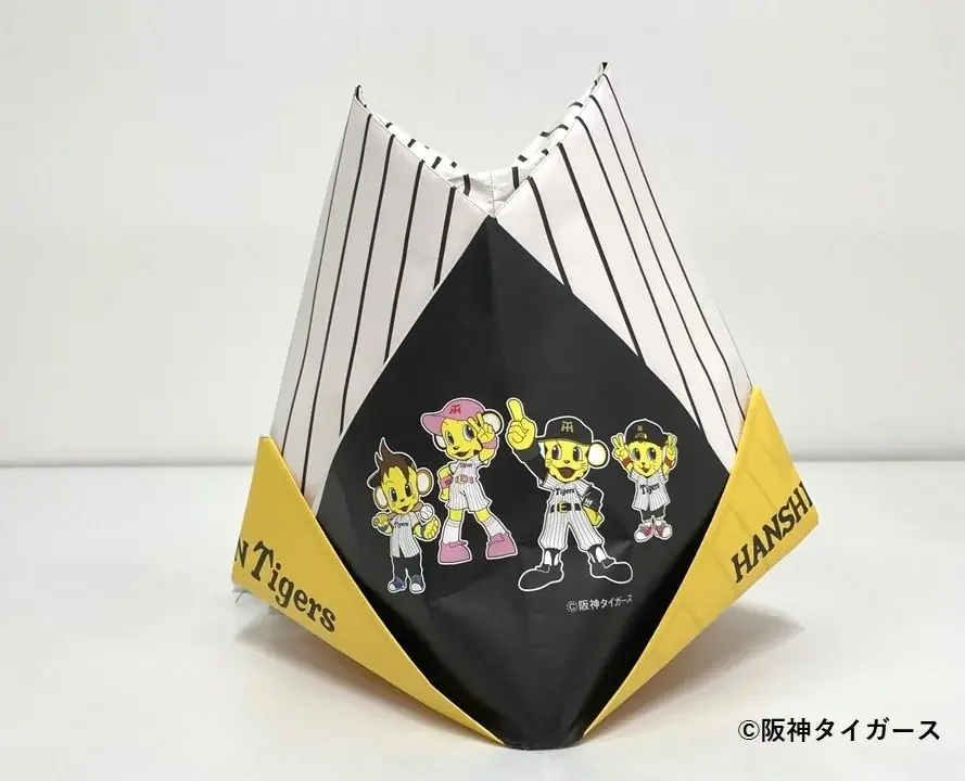 【阪神梅田本店】阪神の初夏の名物イベント開催！5月4日（月・祝）、5日（火・祝）の2日間、“じゃんけん”に勝った先着計400名さまへ「阪神タイガースの紙かぶと」と「菖蒲」をプレゼント！ 画像 1