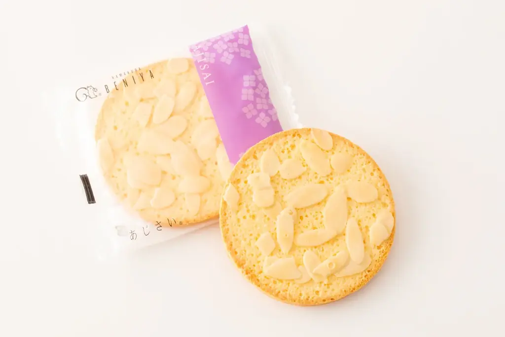 鎌倉紅谷の定番商品「あじさい」の誕生50周年を記念し限定商品が登場！「あじさい 3枚入（缶）」 画像 2