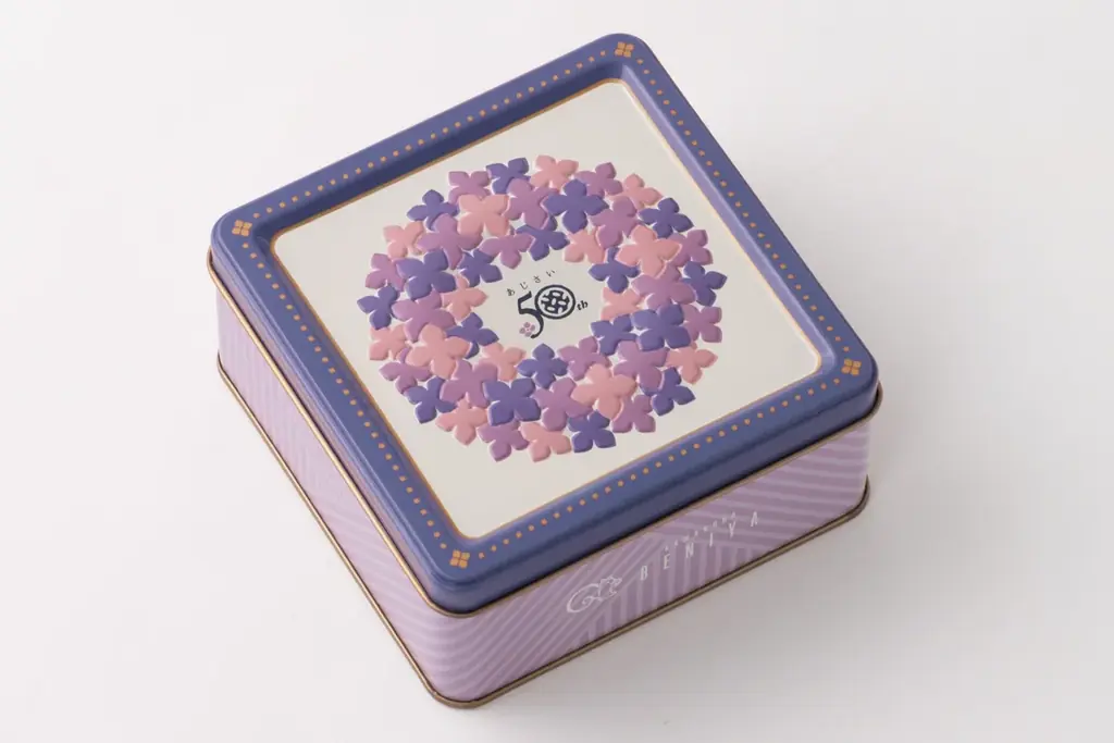 鎌倉紅谷の定番商品「あじさい」の誕生50周年を記念し限定商品が登場！「あじさい 3枚入（缶）」 画像 3