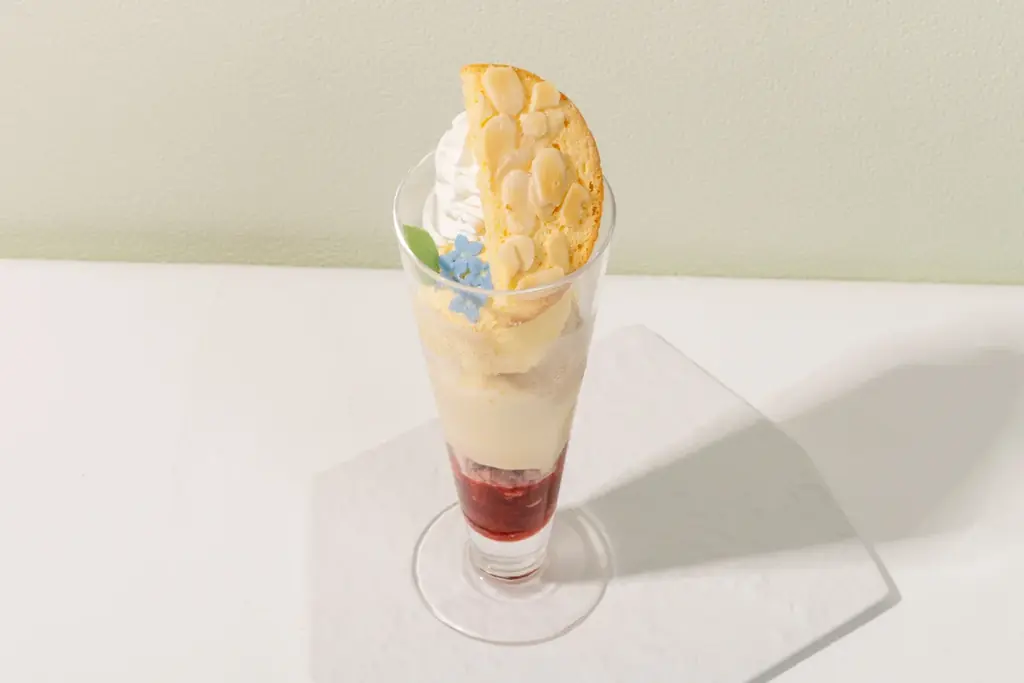 鎌倉紅谷の定番商品「あじさい」の誕生50周年を記念し限定商品が登場！「あじさい 3枚入（缶）」 画像 5