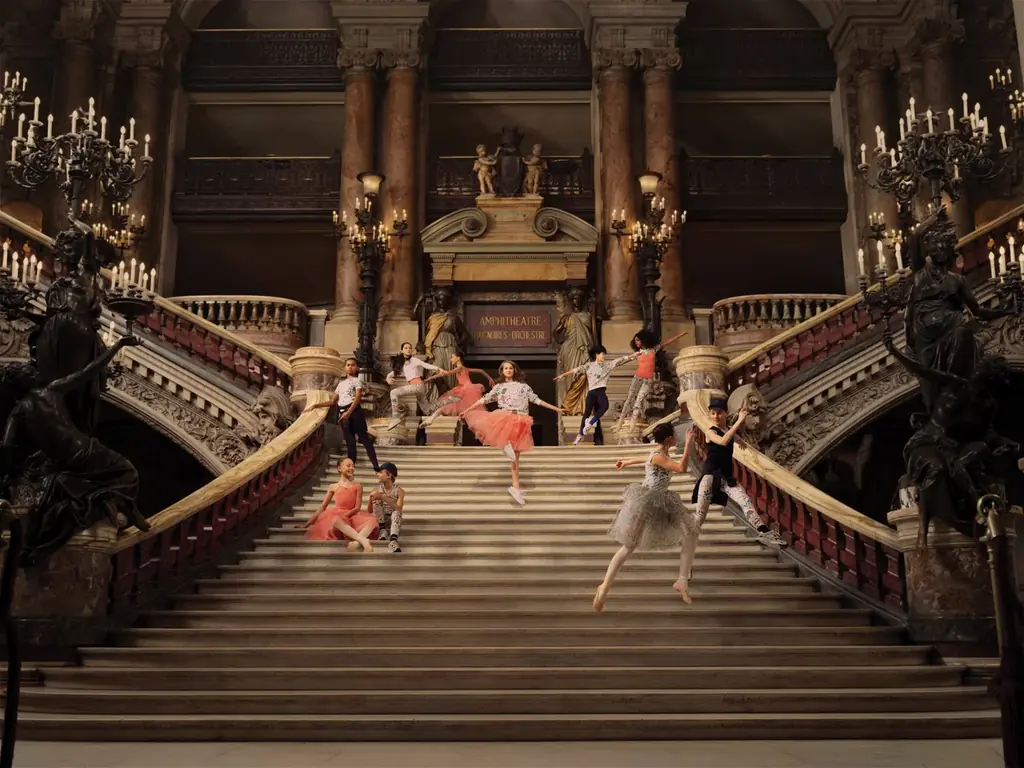 プチバトーとパリ国立オペラが初のコラボレーション　バレエに着想を得た“動きの自由”を表現する限定コレクションが登場 画像 1