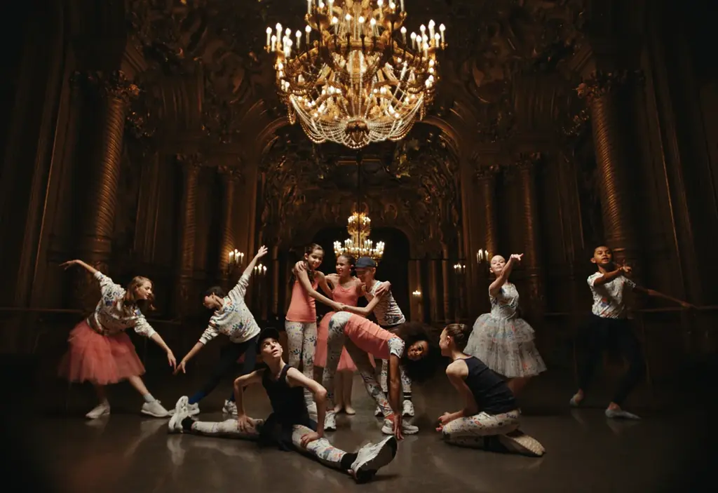 プチバトーとパリ国立オペラが初のコラボレーション　バレエに着想を得た“動きの自由”を表現する限定コレクションが登場 画像 2