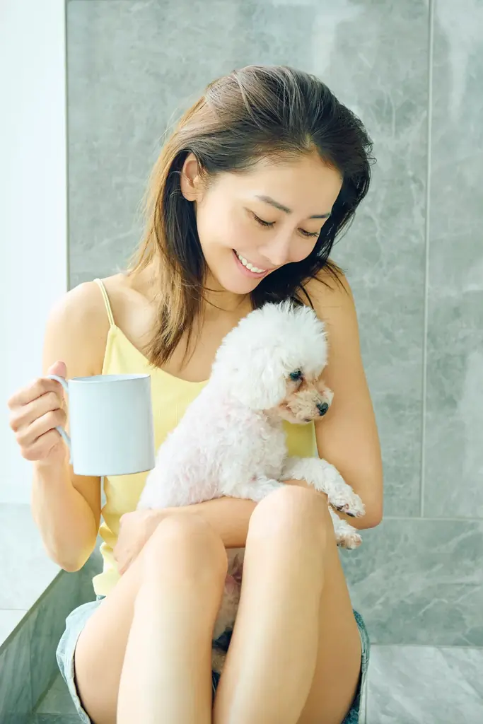 【新刊エッセイ】人生がしんどい人へのエール！ もうすぐ46歳、元祖崖っぷちアイドル『熊切あさ美』は這い上がる。いじめ・挫折・病気…全部抱えたままでも前に進めた理由 画像 12