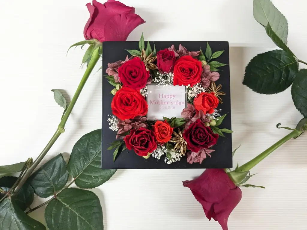 8輪のプリザーブドローズに感謝を託して。母の日限定「ウォールフラワー」発売 画像 2