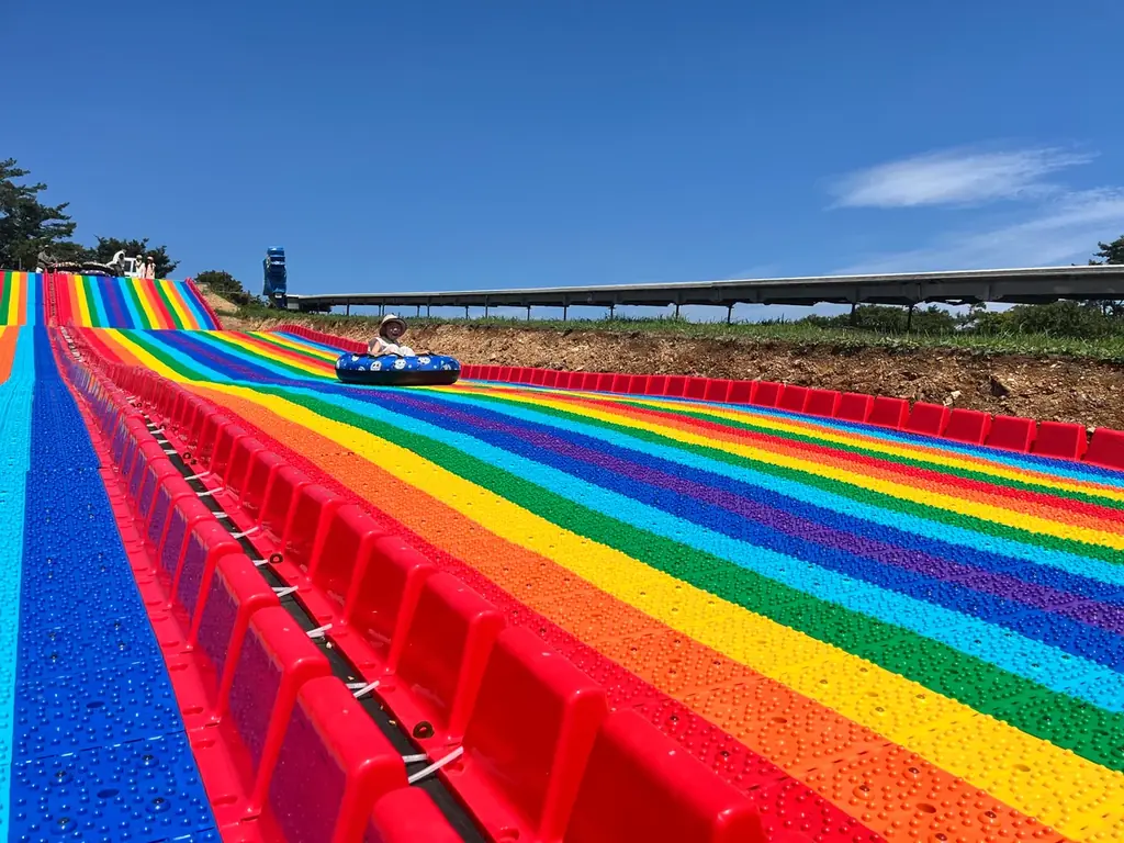 見て、遊んで、食べて。全部が主役のGWへ。【びわこ箱館山】　130匹の鯉のぼり×100m虹色スライダー×苺パフェ 画像 2
