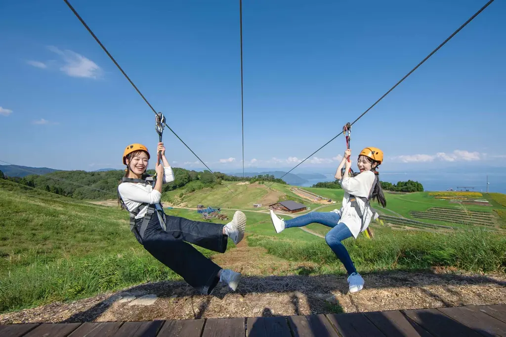 見て、遊んで、食べて。全部が主役のGWへ。【びわこ箱館山】　130匹の鯉のぼり×100m虹色スライダー×苺パフェ 画像 3