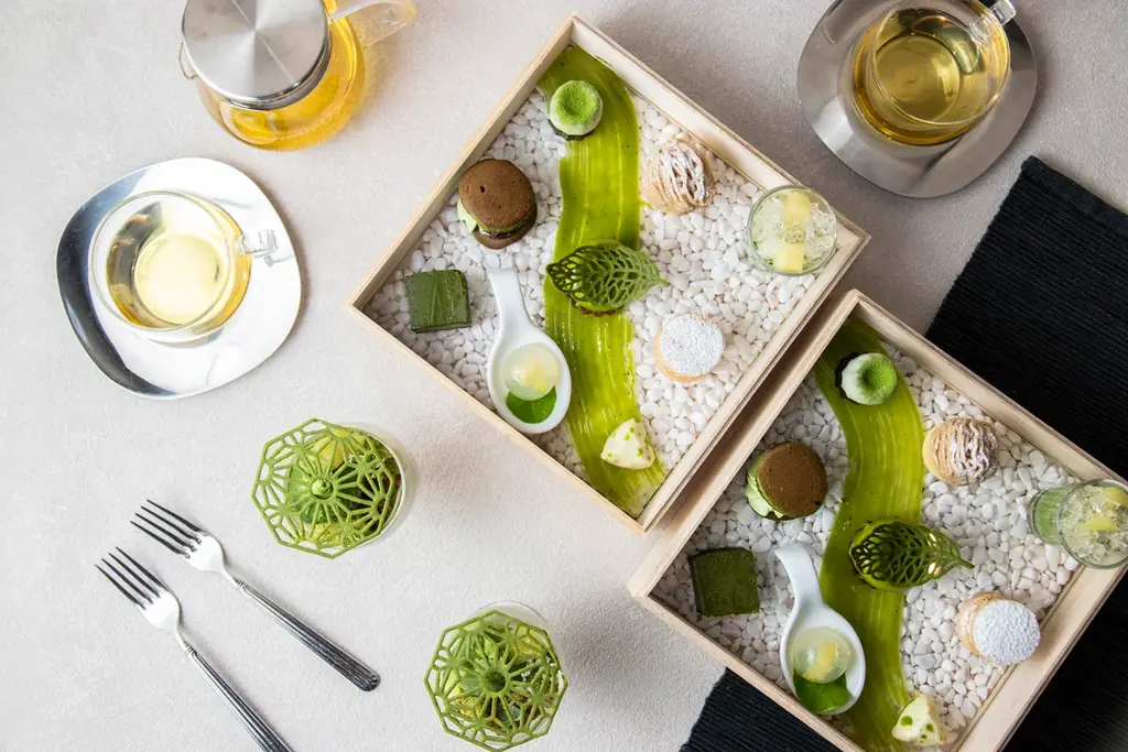 【天王洲・RIDE】新緑の運河沿いで味わう「〜翠の庭〜 抹茶とメロンの新緑アフタヌーンティー」が5月1日より期間限定で登場 画像 2